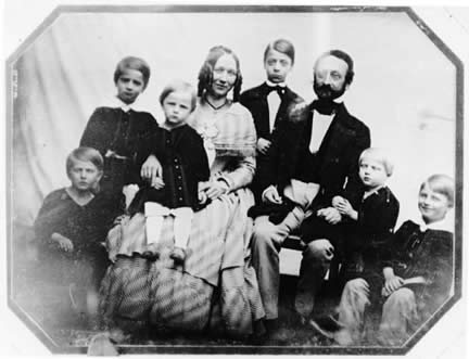 Daguerrotype, ca. 1847, Marie Stein, verh. Eckhardt, mit Ehemann Gottlob Friedrich Eckhardt, mit den sechs Söhnen aus Gottlobs vorigen Ehen