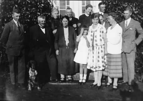 Adolf Steinleitner, 2. von links und Auguste Steinleitner, geb. Jankowsky, 