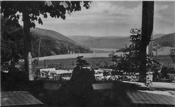 Langer Grund, Bad Pyrmont, Blick von der Terrasse ins Tal