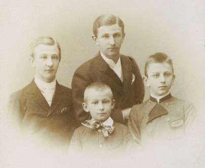 Alexander Lemke, 18 J.; Georg Lemke, 16 J.; Walter Lemke, 15 J.; Hermann Lemke, 12 J.